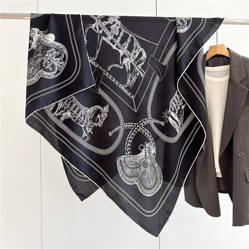 Black Horse Wool Silk Blend ผ้ - Accessories Brand For Women บทวิจารณ์และราคา
